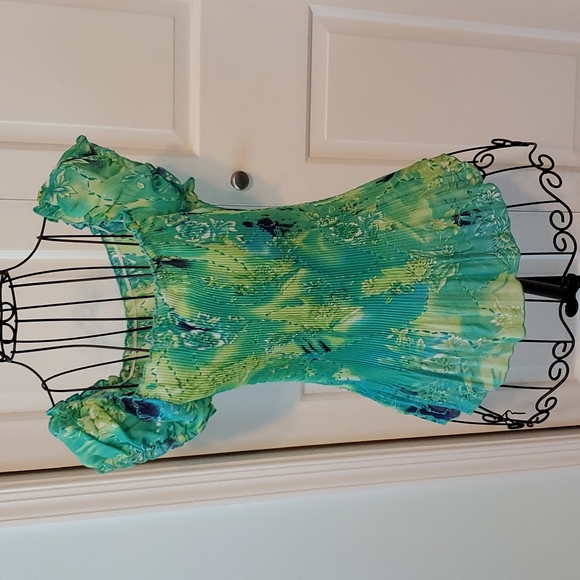 Stretchy Peplum Top - Picture 4 of 6